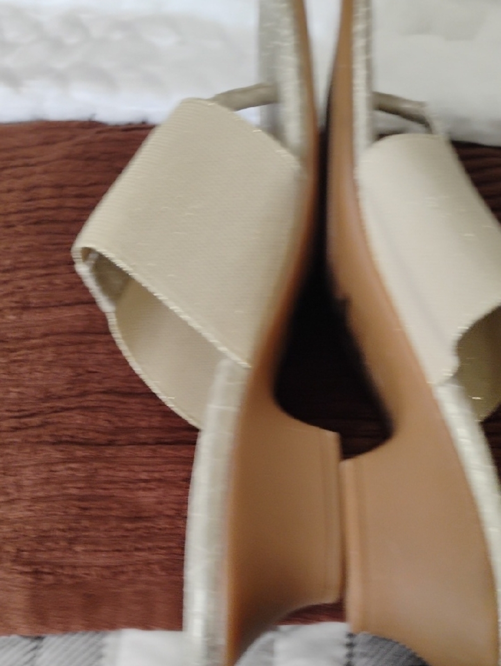 NWOT East 5th Cream Textured Thong Slide Sandals - Picture 5 of 7